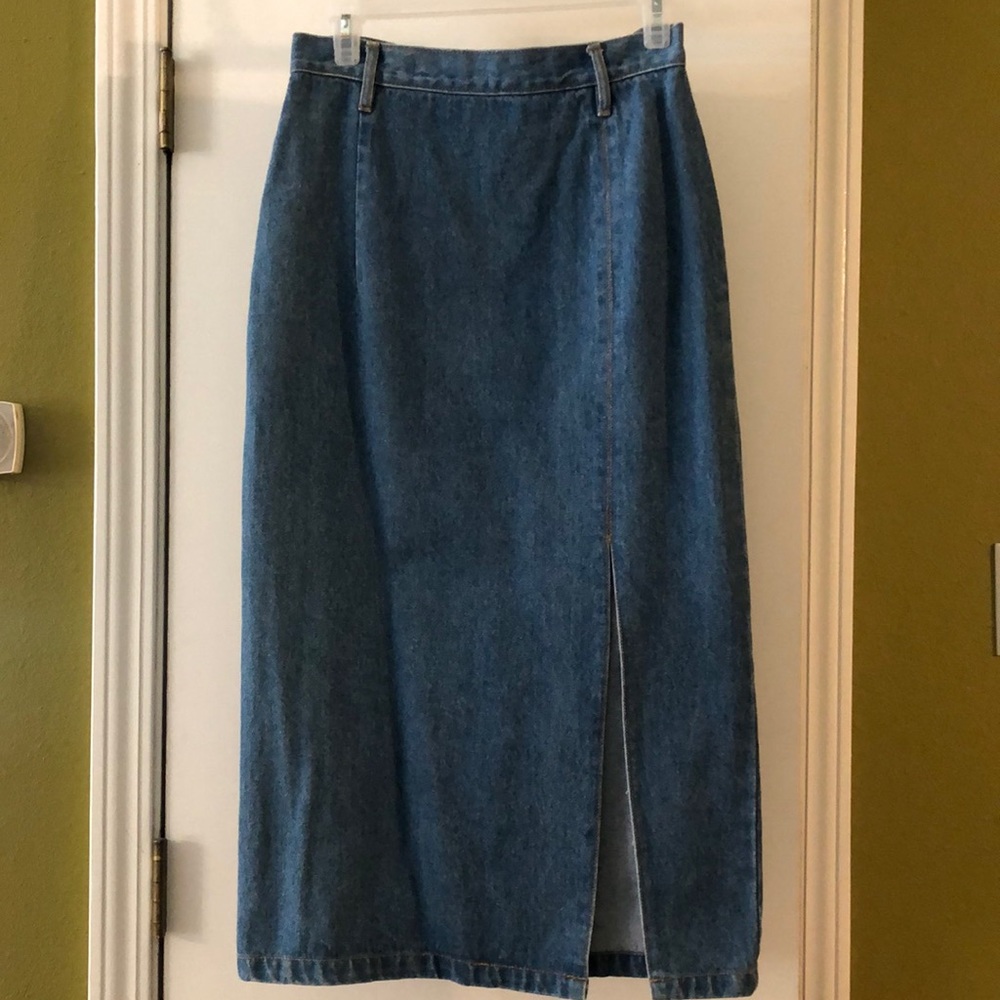 Forever WearAll Denim Skirt, Size 9. Excellent condition!
